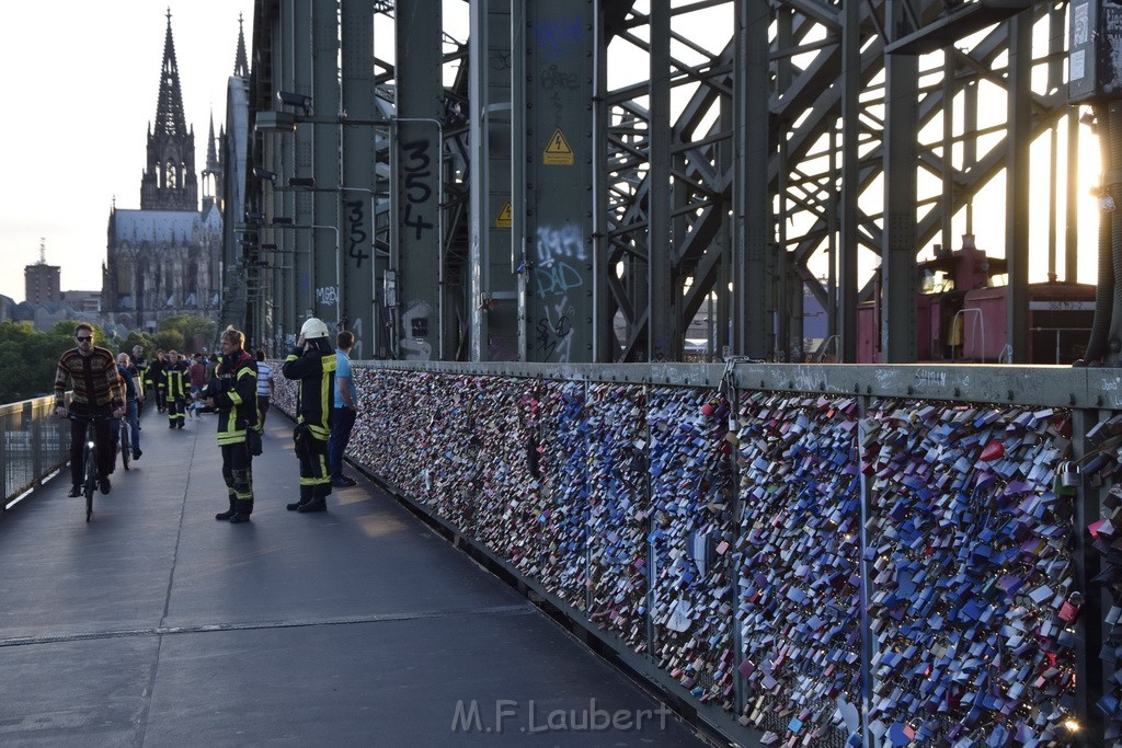 Zug 1 Koeln Deutz Hohenzollernbruecke Rich Rechtsrheinisch P07.JPG - Miklos Laubert